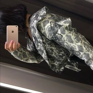 Zara snake print Jacket ! Size xs but fit as Small
